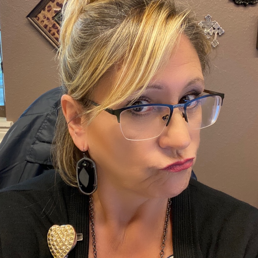 Meet your Posher, Angie